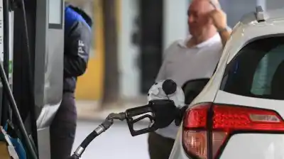 El Gobierno posterga parte del aumento en los combustibles: el detalle que impactará en tu bolsillo desde este domingo