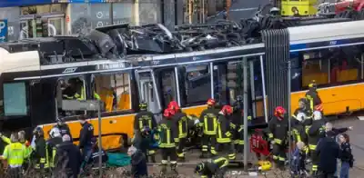 Impactante descarrilamiento en Milán: el video que muestra el momento exacto del choque