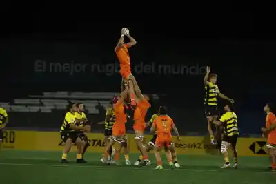 Tarucas hizo temblar Montevideo: la victoria naranja que resonó en el Charrúa