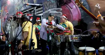 Maduro desafía a Trump con una celebración navideña en las calles de Caracas