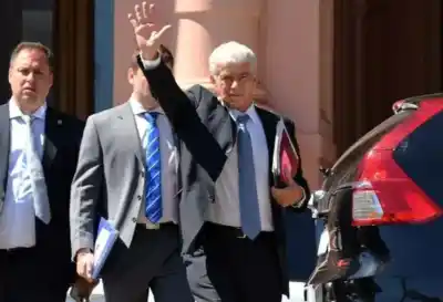 El gabinete de Milei se desarma: el ministro que ya prepara su salida y la batalla secreta por su reemplazo