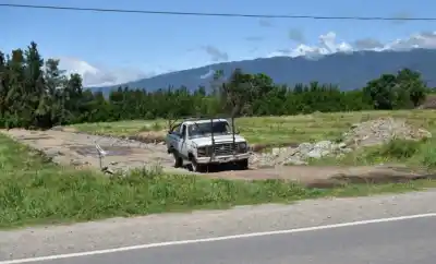 Un misterioso camino de tierra aparece en Yerba Buena y despierta la esperanza de miles de tucumanos