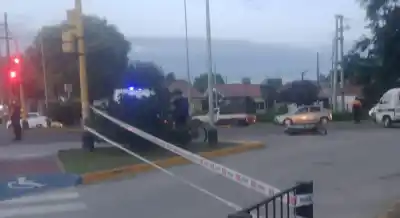 Choque brutal en Concepción: un motociclista huye dejando al otro al borde de la muerte