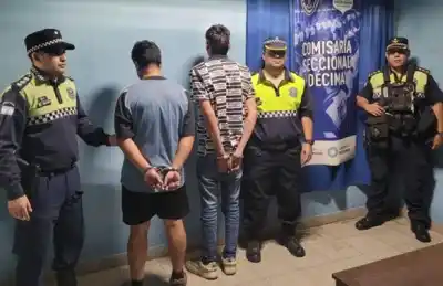 Villa 9 de Julio: la policía capturó a dos sospechosos tras el hallazgo de un cuerpo en la calle