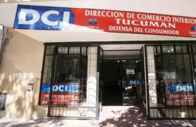 Una aseguradora debita seguros de vida sin permiso y recibe una multa millonaria en Tucumán