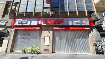 Un ícono porteño amaneció tapiado: el abrupto cierre que dejó helados a empleados y vecinos