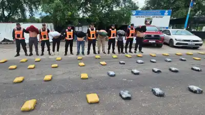 Un camión con destino a Córdoba esparció un misterio en la frontera: lo que halló la policía cambió todo