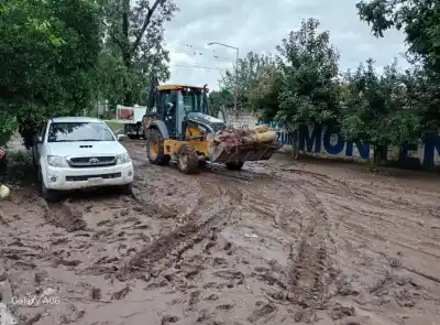 El temporal que dejó aisladas familias en el sur tucumano: así trabajan para llegar a las zonas más críticas