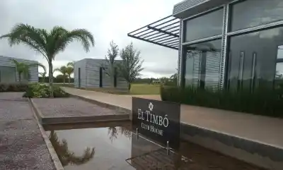 Misterio en Santiago: Tras la muerte de un financista, aparecen reclamos por medio millón de dólares “fantasmas”