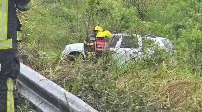 Un conductor tucumano se salvó de milagro tras un violento despiste en la Ruta 38