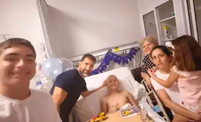 La lucha de Máximo: un niño tucumano que enfrenta un cáncer y el autismo lejos de su hogar
