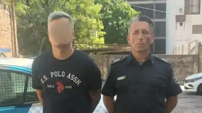 Un policía disparó contra dos jóvenes en moto: uno murió y el efectivo quedó detenido