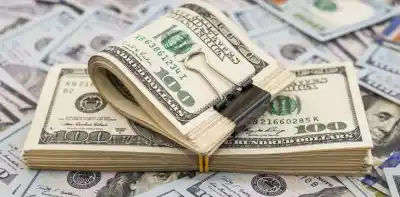 El “superpeso” se impone: el dólar baja otra vez y se aleja peligrosamente de su techo oficial