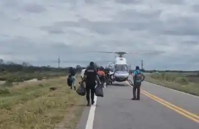 Operativo aéreo en Tucumán: rescatan a personas aisladas y llevan ayuda tras las inundaciones