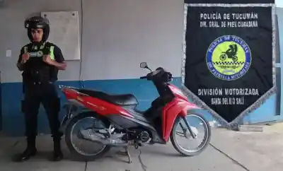 Misterio en Banda del Río Salí: Una moto abandonada con las llaves puestas desata un operativo policial