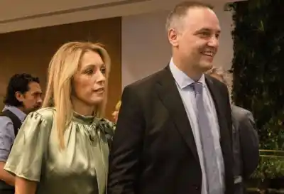 Adorni regresa al país: la tensa reunión que lo espera tras el escándalo de los vuelos