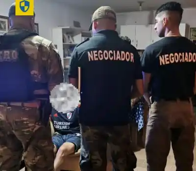 Alerta en Los Pocitos: Un hombre con una garrafa de gas desata un operativo policial de alto riesgo