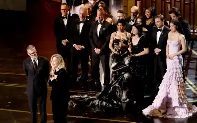 Una noche de Oscar con sabor a gloria: la película que arrasó y el actor que rompió su maldición
