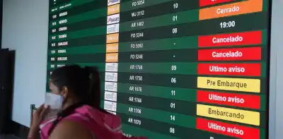 Flybondi en la mira: Neuquén le aplica una multa millonaria y los vuelos cancelados siguen sumando