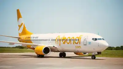 Flybondi en la mira: Nueva millonaria multa en Neuquén y vuelos cancelados que siguen afectando a pasajeros