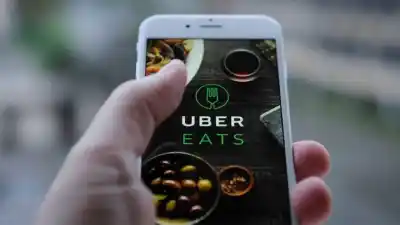 Uber desembarca con una apuesta millonaria: el plan que cambiará la movilidad y el delivery en Argentina