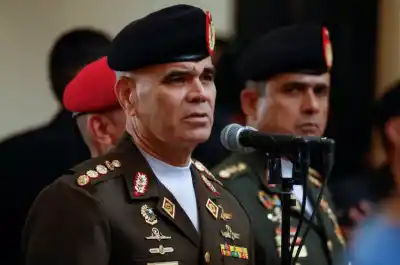 Un cambio clave en el poder: La jefa chavista saca al histórico ministro de Defensa de Venezuela