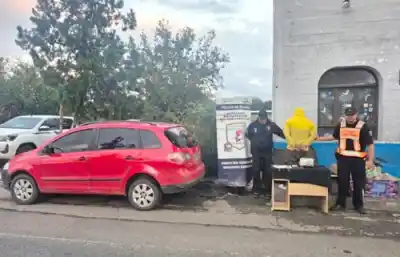 Ocultaban algo en el motor: el hallazgo que sorprendió a la policía en un control de la Ruta 9