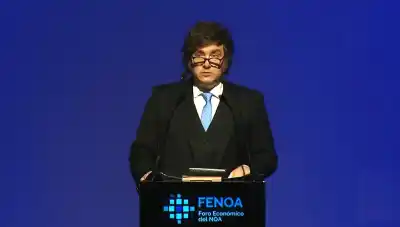 Milei en Tucumán: El tenso momento previo a su discurso que generó malestar en el auditorio