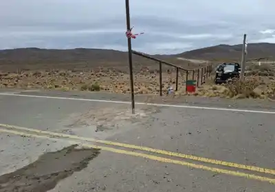 Polémica en Chubut: una tranquera corta una ruta pavimentada y desata un conflicto por tierras no expropiadas