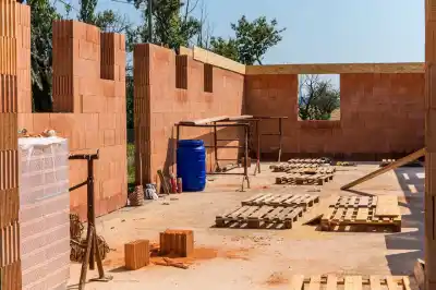 ¿Construir o comprar? El dilema que enfrentan los tucumanos en barrios cerrados ante costos históricos