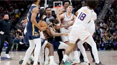 Altercado violento y expulsiones empañan el duelo entre Pelicans y Suns en la NBA