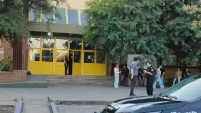 Un alumno sacó un arma en plena clase y el caos que se desató dejó un saldo trágico