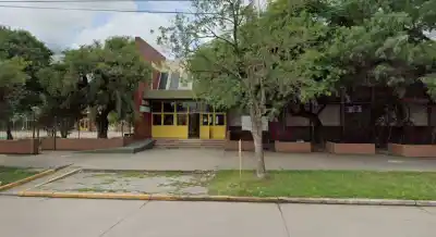 Una estudiante de 13 años hizo algo impensado tras los estruendos en su escuela: lo que encontró la dejó sin palabras