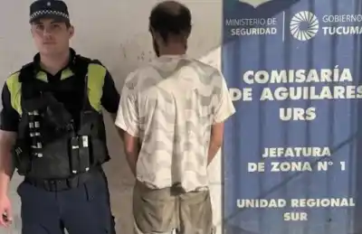 Encontraron a un hombre durmiendo en una casa ajena y lo que tenía en el pecho dejó perplejos a los policías