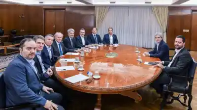 Reunión secreta con supermercadistas: el problema que dejó helados a los funcionarios