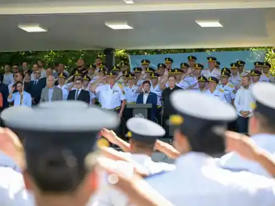 Lo que le gritaron al gobernador en pleno discurso dejó en evidencia un malestar oculto