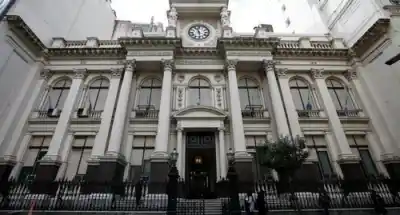 El Banco Central se prepara para una inusual avalancha de dólares: ¿qué hará el Gobierno con semejante caudal?