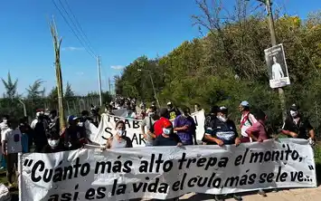 Vecinos de un exclusivo country estallan de enojo por protestas y una costosa remodelación vinculada a un funcionario