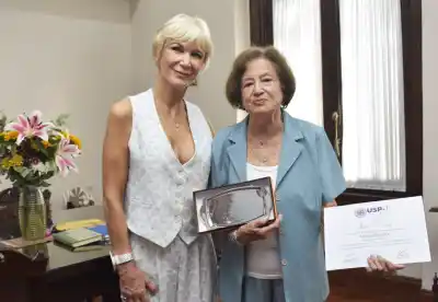 Una audiencia privada revela el reconocimiento a una mujer clave en la protección de la niñez