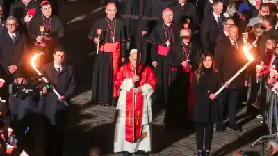Un gesto que no se veía desde hace décadas marcó el Vía Crucis en el Coliseo