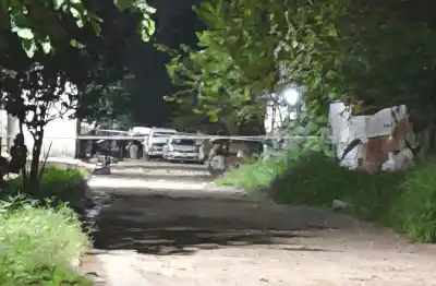 Un hombre fue atacado por un grupo en su barrio: lo que encontraron sus familiares trasladándolo al hospital