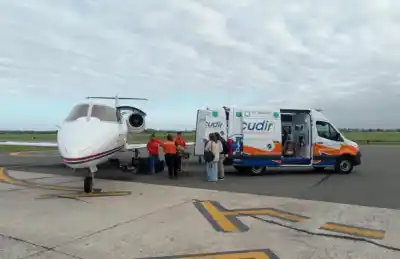 Derivaron a un paciente crítico en una compleja operación aérea: así fue el traslado