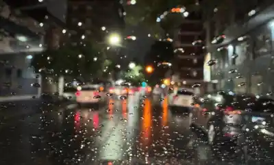 El cielo se oscureció y las calles comenzaron a llenarse: el alerta que sigue vigente