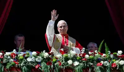 El papa lanza un mensaje urgente en su primera Pascua mientras crece la tensión mundial