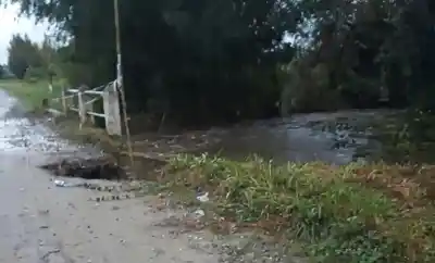 Vecinos alertan por estado crítico de puente tras intensas lluvias