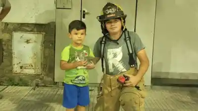 Un niño alertó a los bomberos por maullidos en un pozo: lo que encontraron sorprendió a todos