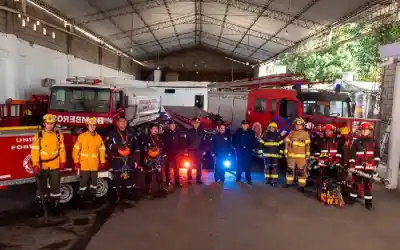 Agresiones y robo de equipamiento: el violento ataque que sufrieron bomberos durante rescates por inundaciones