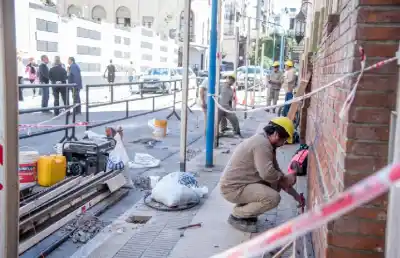 Edificio en el centro presenta riesgo de colapso: cortan cuadra completa por seguridad