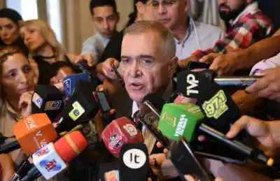El gobernador sale al cruce de rumores sobre sus finanzas privadas