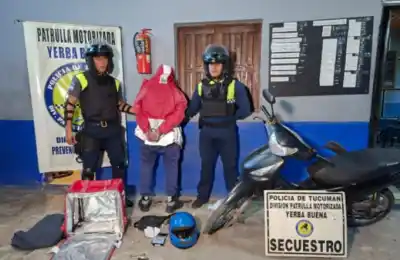 Vestido de repartidor, rompió el vidrio de un auto estacionado: lo que encontraron en su poder